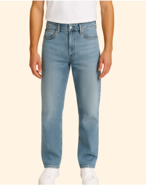 Loose fitting jeans for men, comfortable and stylish casual wear